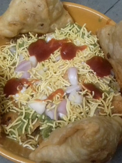 સમોસા ચાટ (Samosa Chat Recipe In Gujarati) રેસીપી મુખ્ય ફોટો