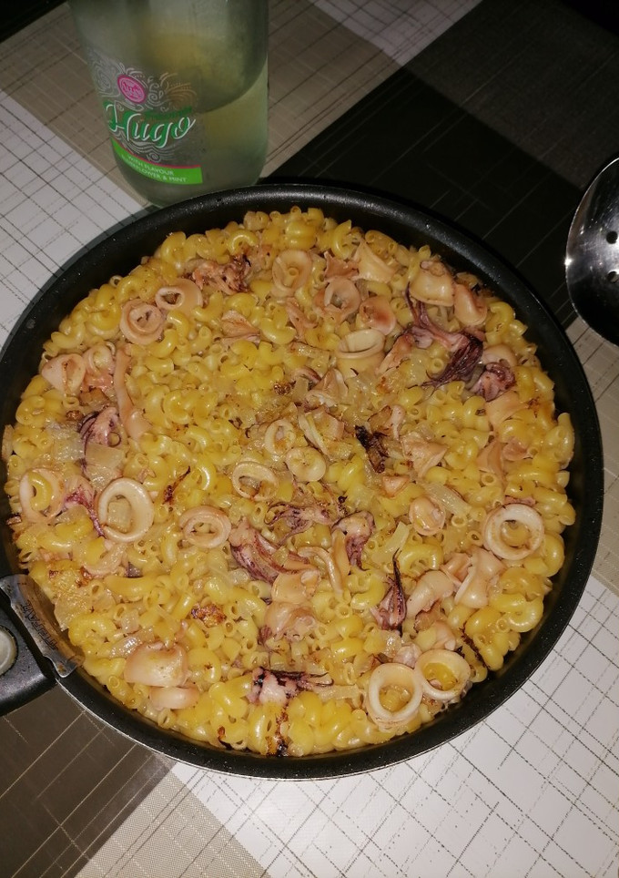Una foto de Fideuá con chipirones