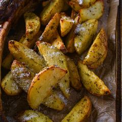 A picture of Baked Herby Parmesan & Garlic Chips.