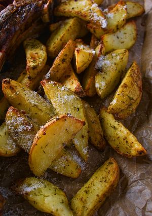 A picture of Baked Herby Parmesan & Garlic Chips.