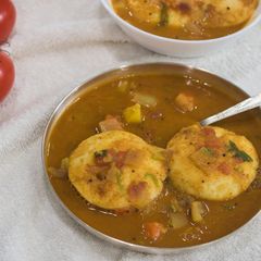 A picture of Sambar idly.