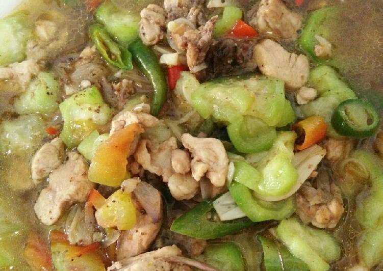 Cara memasak Oseng Oyong Ayam Pedas yang mudah