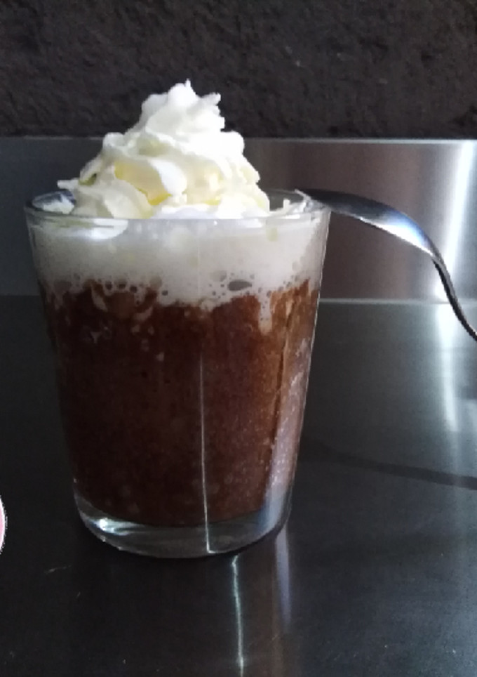 Una foto de Mug cake de chocolate SIN LEVADURA (pastel a la taza)
