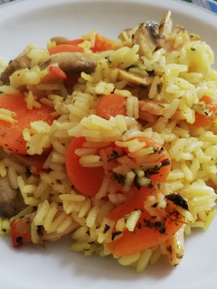 Una foto de Arroz con lomo y champiñones