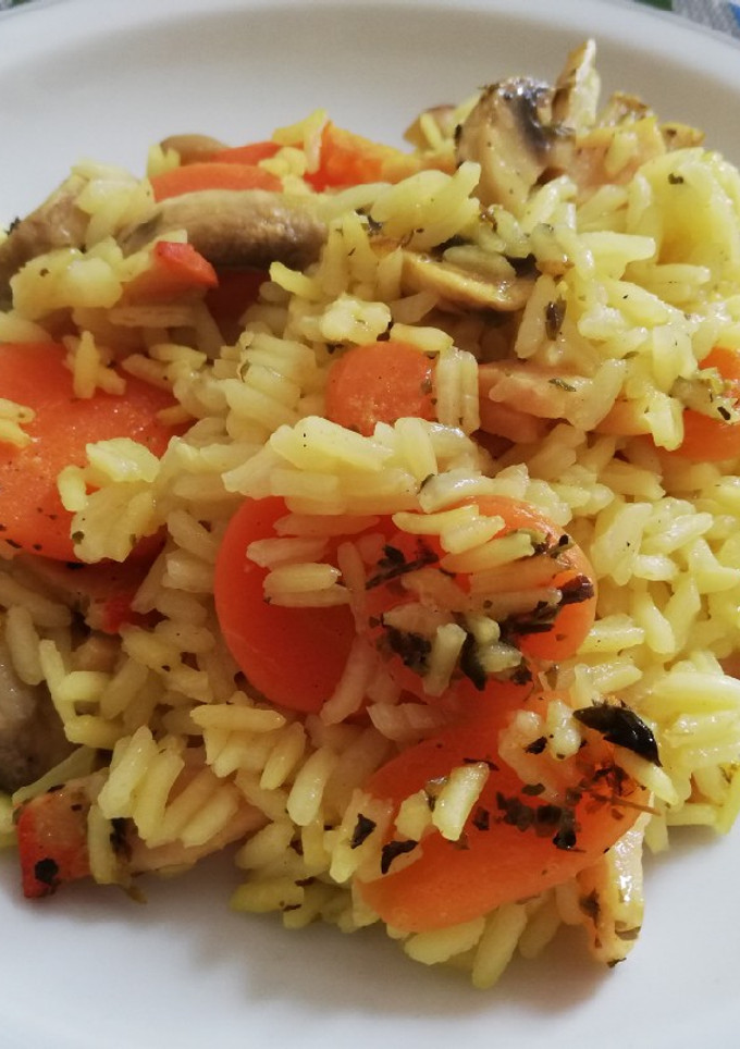 Una foto de Arroz con lomo y champiñones