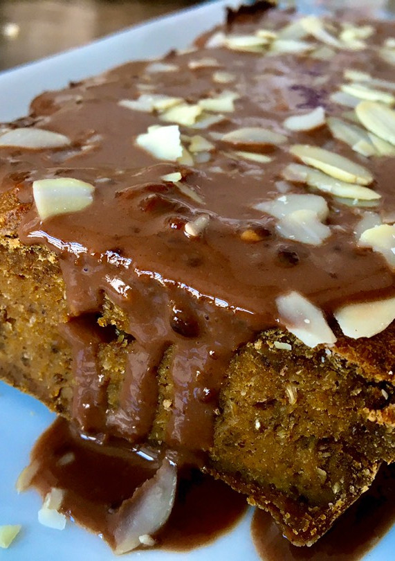 Una foto de Pastel de calabaza y crema de cacahuete con cacao