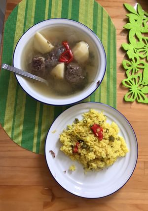 Una foto de Arroz con habichuelas cúrcuma para cena navideña