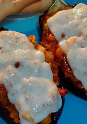 Una foto de Berenjenas rellenas de gambitas y atún