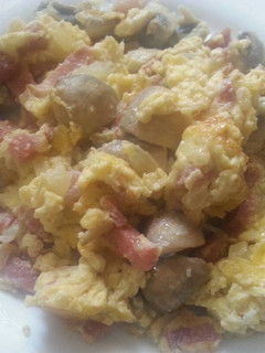 Una foto de Revueltos de champiñones y bacon