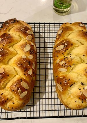 Hình của món Bánh mì hoa cúc Bioche.