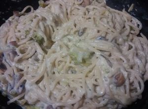 Una foto de Pasta con champiñones y brócoli 🍝