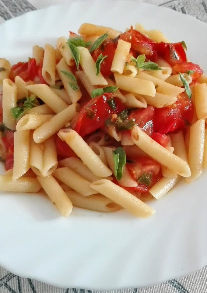 Una foto de Macarrones con tomate
