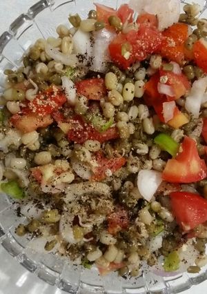 A picture of Moong sprouts.