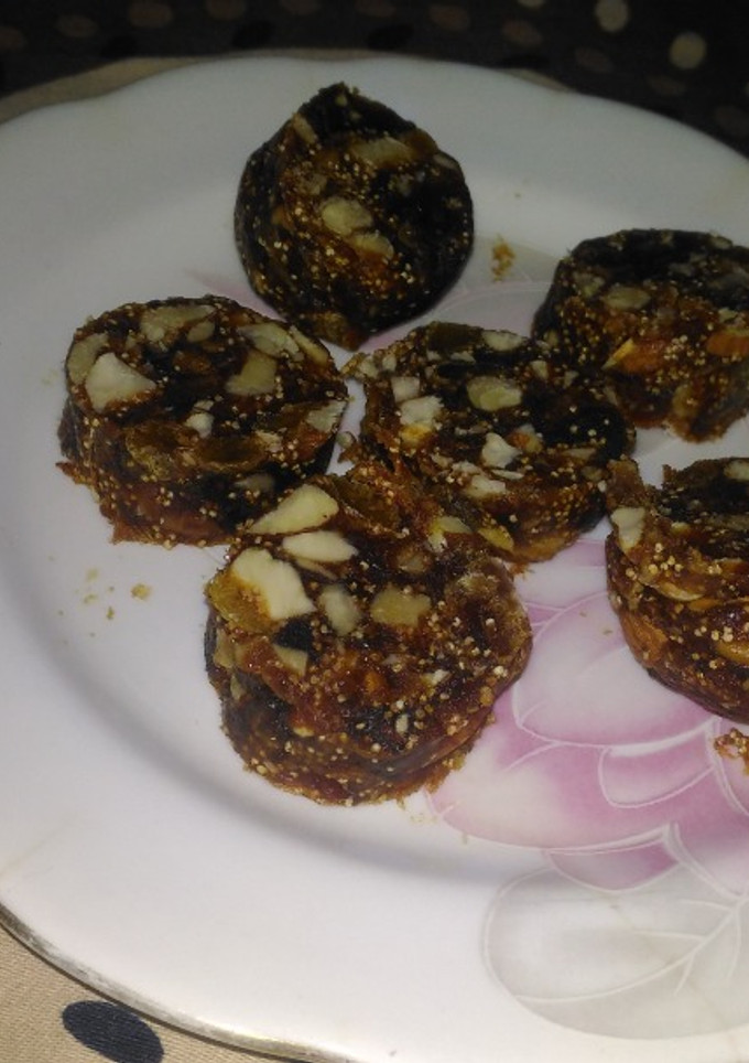 A picture of Dates and nuts roll.