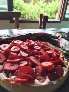 Una foto de Tarta de frutillas con crema