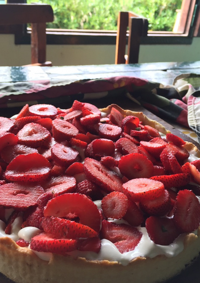 Una foto de Tarta de frutillas con crema