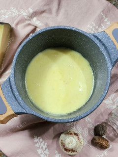 Una foto de 🧀🥣Reducción de crema y queso - Salsa rápida para pastas 🥣🧀