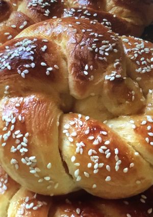 Hình của món Bánh mì Brioche (hay bánh mì hoa cúc).