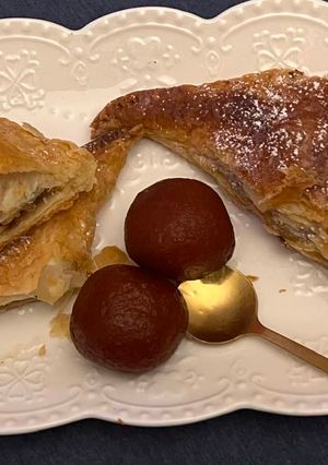 A picture of Gulab jamun turnovers.
