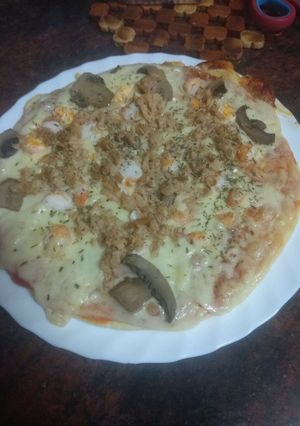 Foto principal de Pizza de atún, langostinos y champiñones