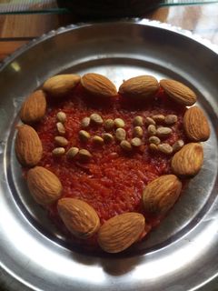 गाजर का हलवा(Gajar ka halwa recipe in Hindi) रेसिपी मुख्य फोटो