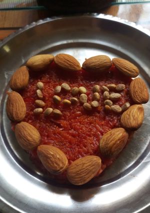 गाजर का हलवा(Gajar ka halwa recipe in Hindi) रेसिपी मुख्य फोटो
