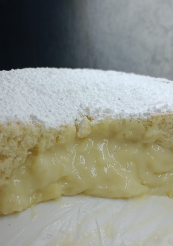 Una foto de Bizcochuelo relleno con crema pastelera