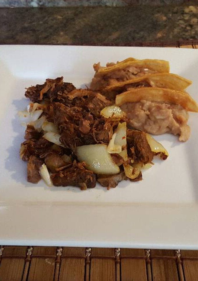 Una foto de Birria revolcada