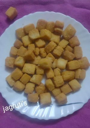 શક્કરપારા (Shakkarpara Recipe In Gujarati) રેસીપી મુખ્ય ફોટો