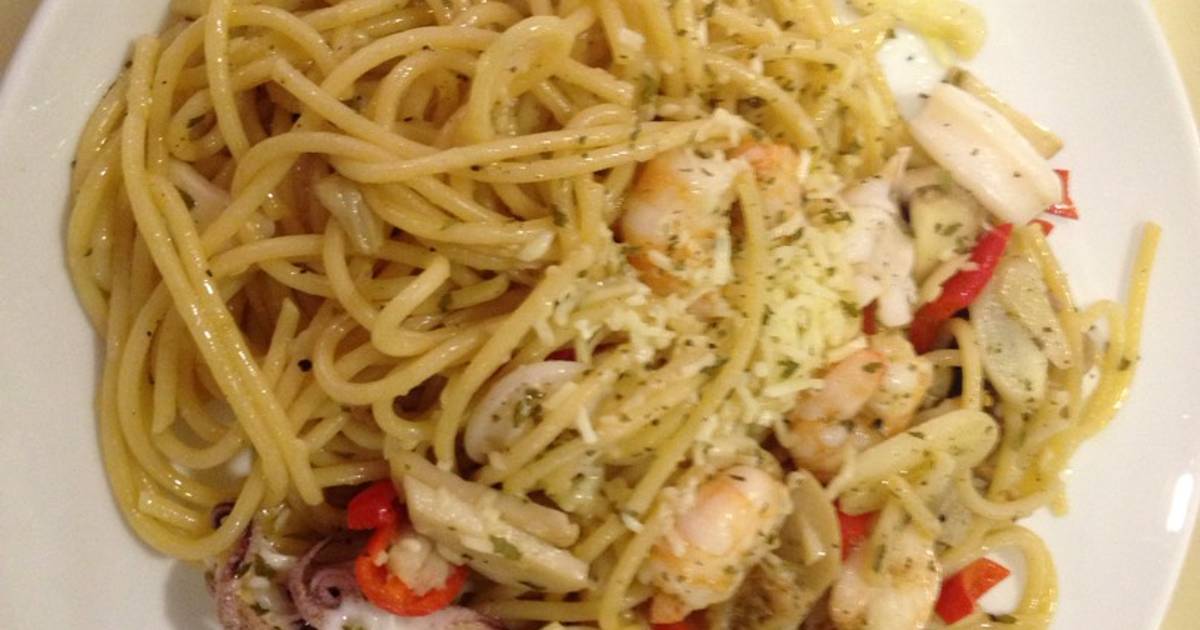 Seafood aglio olio recipe