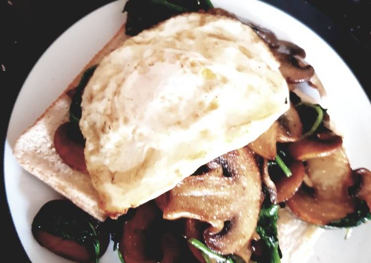 Steps to Make Quick Mushrooms,spinach, egg on toast