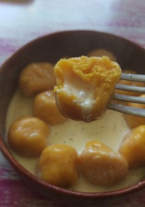 Una foto de Ñoquis de zapallo, rellenos de queso