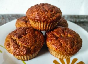 Una foto de Muffins de manzana, avena y canela (sin harina y sin azúcar)
