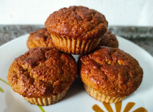 Una foto de Muffins de manzana, avena y canela (sin harina y sin azúcar)