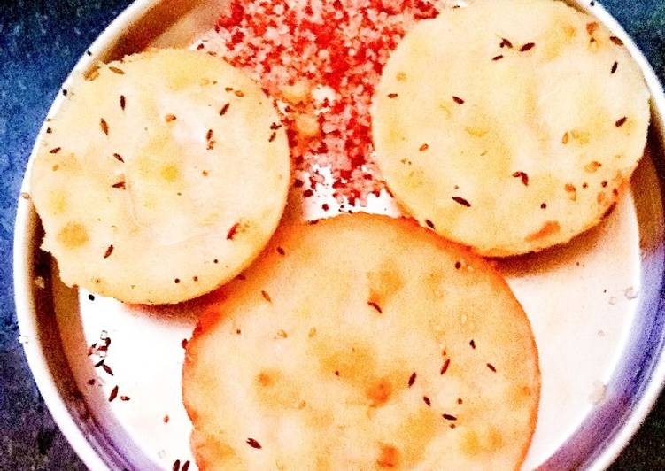 Suji plate and bowl idli