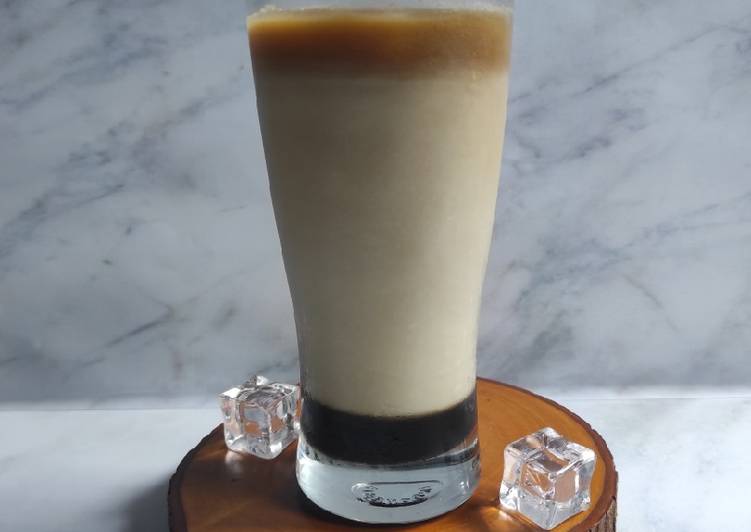 Bagaimana Menyiapkan Es kopi susu gula aren Anti Gagal