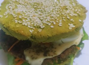 Una foto de Hamburguesa Vegetariana. Día Internacional De La Hamburguesa