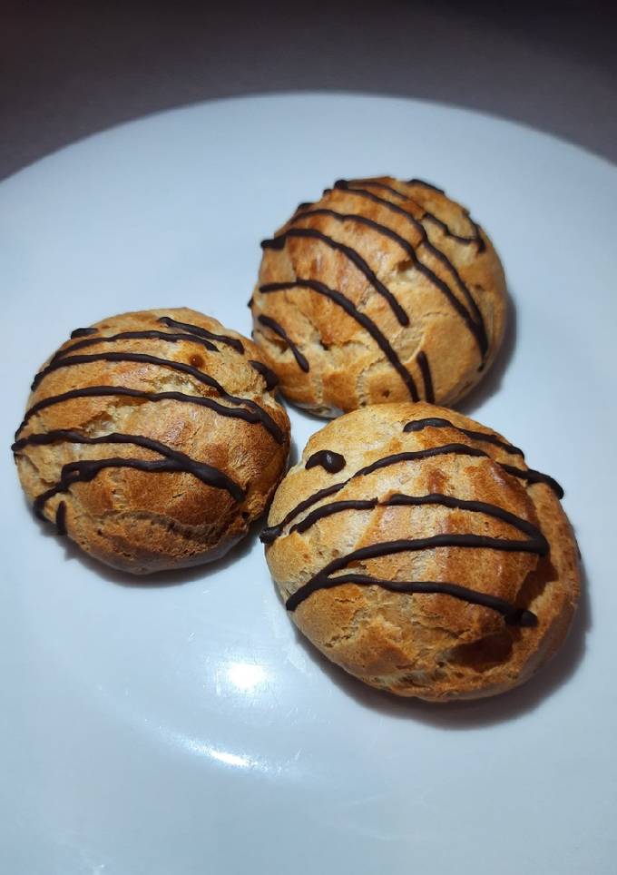 Профітролі із заварним кремом (або вершковим)