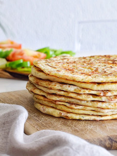 Una foto de Tortillas caseras con queso y jamón dulce