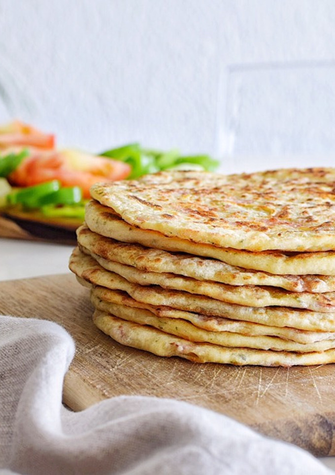 Una foto de Tortillas caseras con queso y jamón dulce