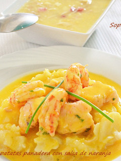 Una foto de Rape con gambas, patatas panadera con salsa de naranja. (Thermomix)