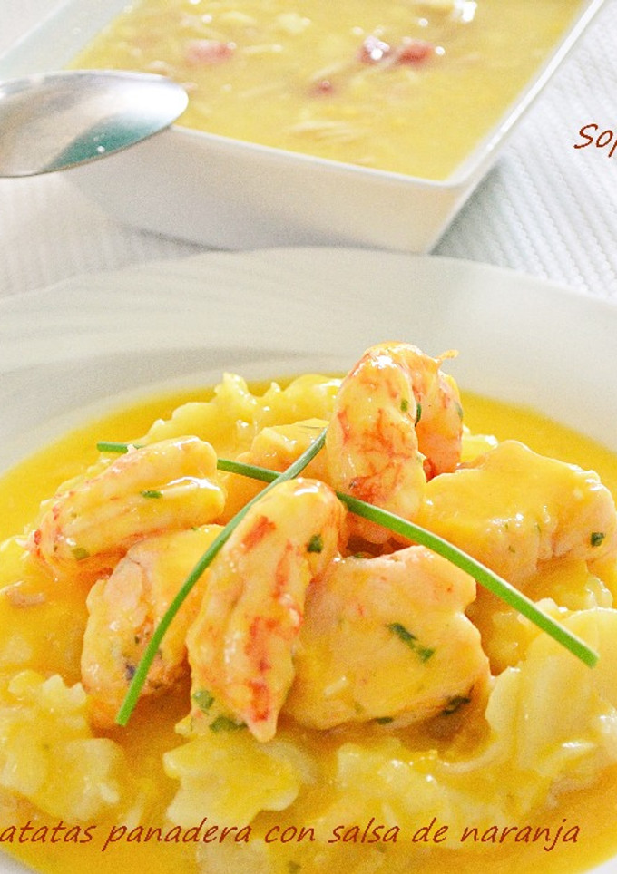 Una foto de Rape con gambas, patatas panadera con salsa de naranja. (Thermomix)