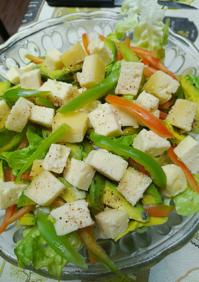 Una foto de Ensalada con queso del sur de chile