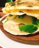 Quesadillas Extra Grande en Pan Árabe
