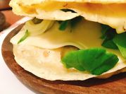 Una foto de quesadillas con cheddar