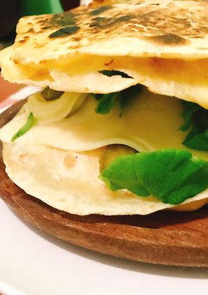 Una foto de Quesadillas Extra Grande en Pan Árabe