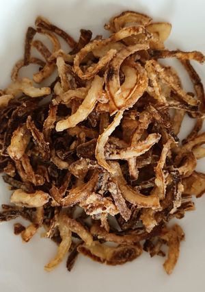 A picture of Crispy onion topping.