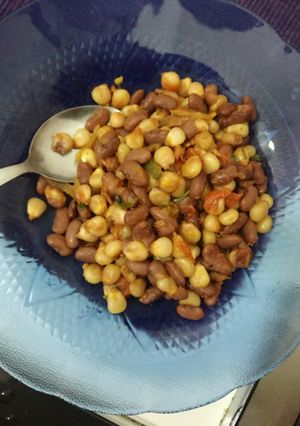A picture of Githeri/mixed corn and red beans.