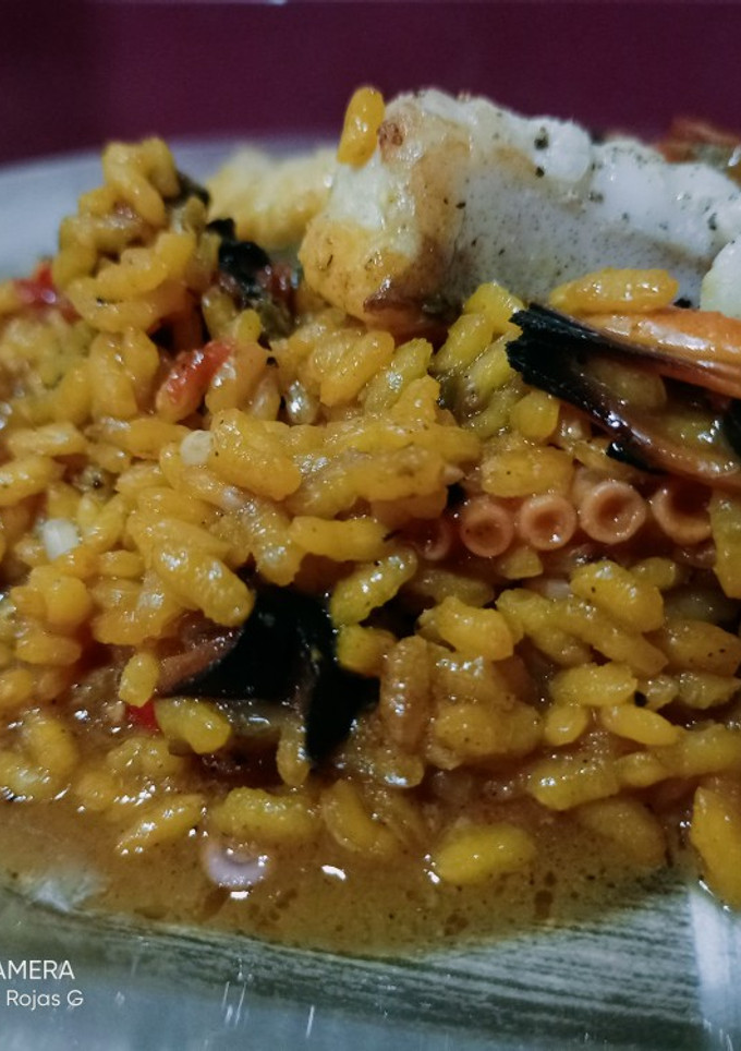 Una foto de Arroz de pulpo 🐙 y rape