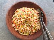 Una foto de couscous vegano